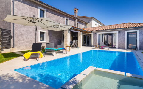 Samanta: Ladrillo, Inmuebles, Jardín, Suburbio, Entrada De Coches, Paisajismo, Yarda, Hacienda, Casa De Campo, Patio Interior
