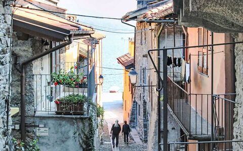 Santa Lucia: Ladrillo, Inmuebles, Jardín, Suburbio, Entrada De Coches, Paisajismo, Yarda, Hacienda, Casa De Campo, Patio Interior