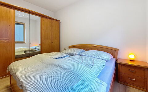Oberladstätter: Cama, Habitación, Diseño De Interiores, Sábana, Lecho, Madera, Suelo, Habitación, Piso, Mueble