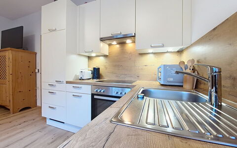 Oberladstätter: Cocina, Mostrador, Aparato De Cocina, Mueble, Piso, Diseño De Interiores, Madera, Gabinetes, Electrodoméstico, Suelo