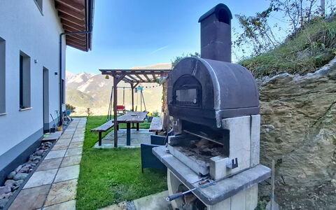 Oberladstätter: Jardín, Patio Interior, Yarda, Silla, Planta De Casa, Madera Dura, Casa De Campo, Albañileria Horno, Maceta