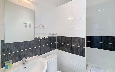 Stango: Arreglo De Tubería, Piso, Baño, Suelo, Diseño De Interiores, Lavabo, Lavabo Del Baño, Plomería, Grifo, Loseta