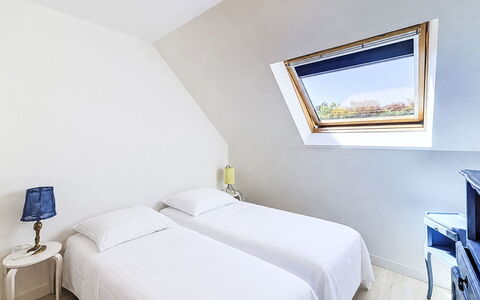 Stango: Diseño De Interiores, Suelo, Techo, Cama, Piso, Habitación, Casa, Linos, Sábana, Lecho