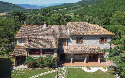 Casale Vepres: Edificio, Casa, Techo, Arquitectura, Casa, Cabaña, Área Rural, Inmuebles, Casa De Campo