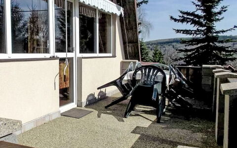 Svahová 1: Silla, Balcón, Sombra, Mueble Para Exteriores, La Luz Del Día, Patio Interior
