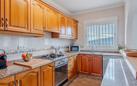 Vista Xalo: Cocina, Mostrador, Gabinetes, Madera, Piso, Electrodoméstico, Aparato De Cocina, Diseño De Interiores, Casa, Suelo