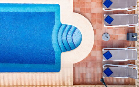 Vista Xalo: Azul, Piscina, Mueble, Piso, Suelo, Recurso, Material Compuesto, Mueble Para Exteriores, Ocio, Manchas De Madera