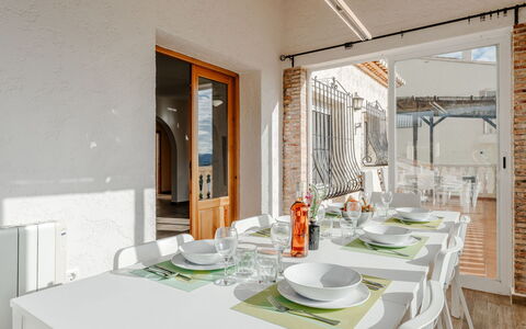 Vista Xalo: Mueble, Diseño De Interiores, Silla, Techo, Cocina Y Comedor Mesa, Habitación, Comedor, Manchas De Madera, Planta De Casa, Restaurante