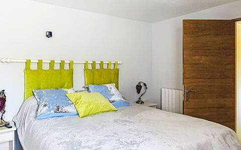 La Cabrette: Cama, Mueble, Lecho, Habitación, Sábana, Diseño De Interiores, Linos, Madera, Textil, Piso