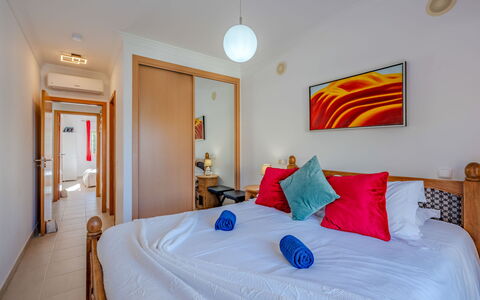Encosta São José Escape: Mueble, Departamento, Diseño De Interiores, Casa, Suelo, Piso, Techo, Habitación, Silla, Cama