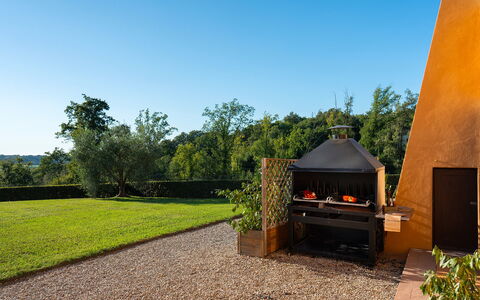 Villa Poggio Bellavista 8: Jardín, Sombra, Manchas De Madera, Patio Interior, Diseño, Parilla, Albañileria Horno, Maceta, Estructura Al Aire Libre