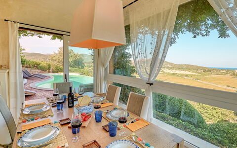 Villa Ananda 8: Mueble, Silla, Mesa, Diseño De Interiores, Cocina Y Comedor Mesa, Recurso, Eco Hotel, Comedor, Sombra, Villa