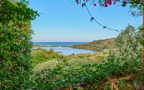 Villa Ananda 8: Azul, Agua, Verde, Vegetación, Paisaje Natural, Arbusto, Planta De La Comunidad, Costa, Reserva Natural, Lago