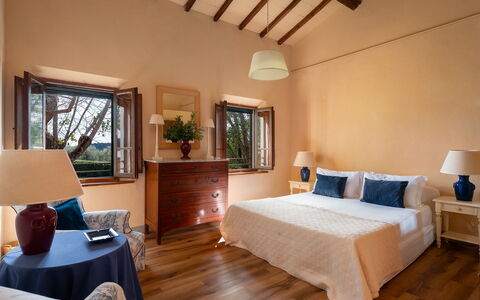 Villa del Poggio D'Oro 8: Mueble, Diseño De Interiores, Pared, Cama, Piso, Habitación, Madera, Suelo, Habitación, Textil