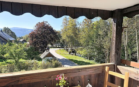 Ferienhaus Huber: Mueble, Sombra, Balcón, Silla, Mueble Para Exteriores, Porche, Cabaña, Planta De Casa, Mesa Al Aire Libre, Maceta