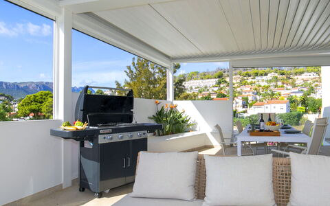 Abnorma: Mueble, Silla, Sombra, Techo, Mueble Para Exteriores, Estructura Al Aire Libre, Planta De Casa, Porche, Toldo, Balcón