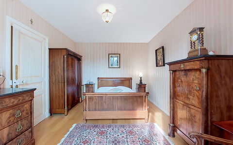 Saint Alexandre: Mueble, Diseño De Interiores, Piso, Pared, Suelo, Habitación, Madera, Techo, Cama, Cajón