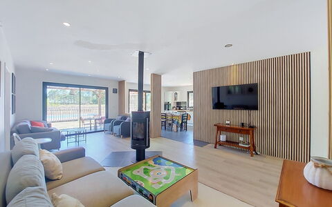 Tartoure: Mueble, Diseño De Interiores, Piso, Suelo, Sofá, Madera, Techo, Sala, Suelos De Madera, Habitación