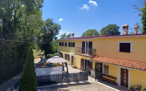 Martina: Casa, Inmuebles, Sombra, Hacienda, Yarda, Balcón, Entrada De Coches, Cerca, Villa, Patio