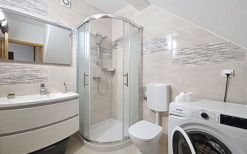 Martina: Arreglo De Tubería, Diseño De Interiores, Piso, Baño, Lavabo, Suelo, Lavabo Del Baño, Grifo, Mueble De Baño, Plomería