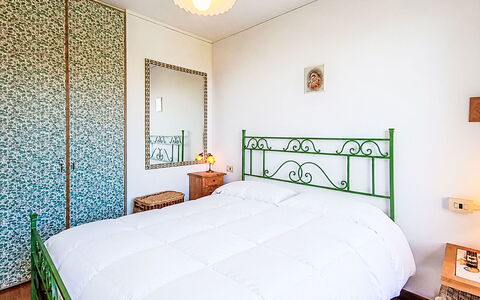Casa Prais: Cama, Habitación, Diseño De Interiores, Lecho, Sábana, Piso, Suelo, Mueble, Linos, Techo