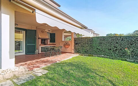 Casa Prais: Sombra, Yarda, Patio Interior, Balcón, Toldo, Sedán, Hacienda