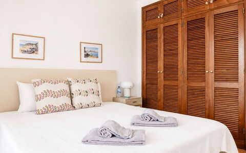Paloma: Mueble, Diseño De Interiores, Madera, Suelo, Piso, Habitación, Cama, Departamento, Techo, Habitación