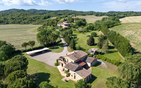 Tuscan Hamlet Relais Piettorri: Hierba, Llanura, Pradera, Paisaje, Casa, Inmuebles, Casa, El Terreno Del Lote, Área Rural