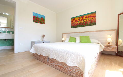 Casa Mis: Mueble, Diseño De Interiores, Piso, Suelo, Cama, Madera, Habitación, Habitación, Suelos De Madera, Techo