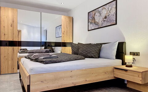 Apart Hofmann: Azul, Madera, Mueble, Casa, Mueble Para Exteriores, Silla, Sombra, Balcón, Manchas De Madera, Eco Hotel