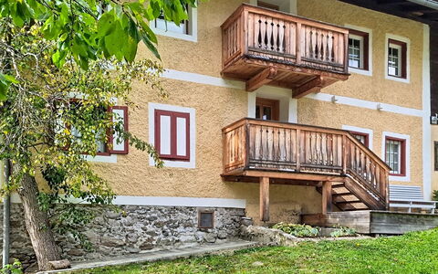 Villa Maria: Azul, Madera, Mueble, Casa, Mueble Para Exteriores, Silla, Sombra, Balcón, Manchas De Madera, Eco Hotel