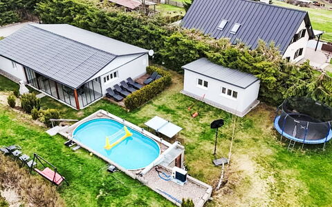 Svahová 3: Azul, Madera, Mueble, Casa, Mueble Para Exteriores, Silla, Sombra, Balcón, Manchas De Madera, Eco Hotel