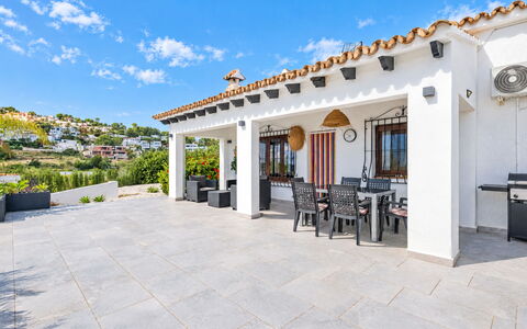 Mariposa: Azul, Madera, Mueble, Casa, Mueble Para Exteriores, Silla, Sombra, Balcón, Manchas De Madera, Eco Hotel