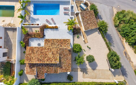 Mariposa: Azul, Madera, Mueble, Casa, Mueble Para Exteriores, Silla, Sombra, Balcón, Manchas De Madera, Eco Hotel