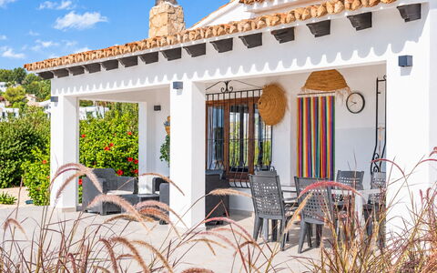 Mariposa: Azul, Madera, Mueble, Casa, Mueble Para Exteriores, Silla, Sombra, Balcón, Manchas De Madera, Eco Hotel