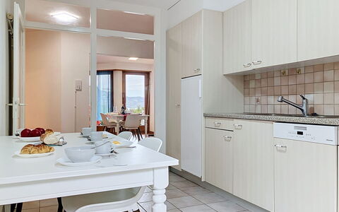 Résidence la Vigne: Diseño De Interiores, Piso, Cocina, Madera, Aparato De Cocina, Suelo, Mueble, Techo, Mostrador, Gabinetes