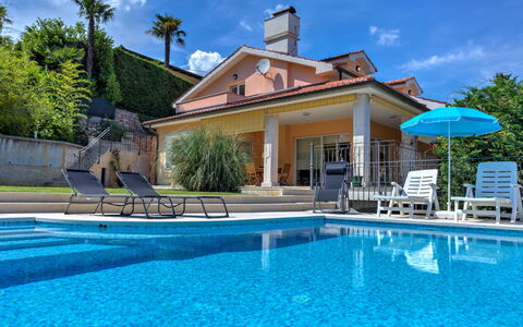 Lovran 135: Piscina, Azul, Recurso, Barrio Residencial, Mueble Para Exteriores, Eco Hotel, Material Compuesto, Ocio, Inmuebles, Fuente De Agua