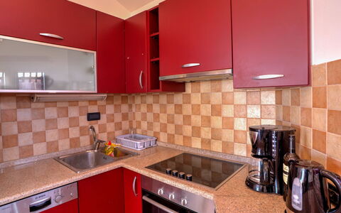 Lovran 135: Aparato De Cocina, Cocina, Mostrador, Electrodoméstico, Estufa De Cocina, Gabinetes, Estufa, Madera, Diseño De Interiores, Piso