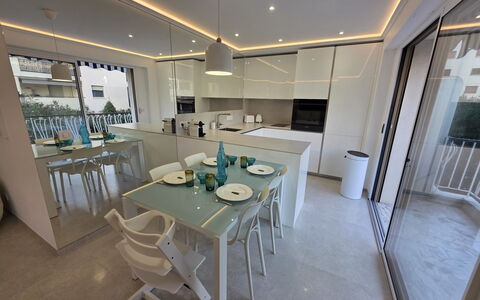 Le San Francisco: Mueble, Diseño De Interiores, Piso, Madera, Suelo, Techo, Cocina, Encendiendo, Habitación, Silla