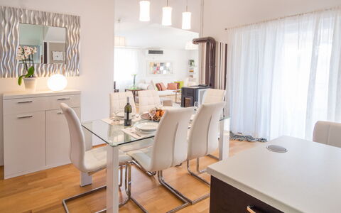 Ivana: Mueble, Diseño De Interiores, Piso, Mesa, Silla, Suelo, Comedor, Cocina Y Comedor Mesa, Encendiendo, Habitación