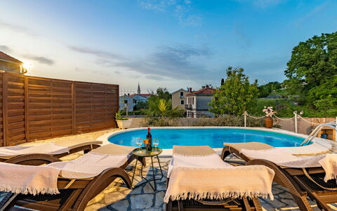 Vila Ivana: Piscina, Mueble Para Exteriores, Mueble, Recurso, Sunlounger, Paraguas, Eco Hotel, Silla, Mesa Al Aire Libre, Hotel