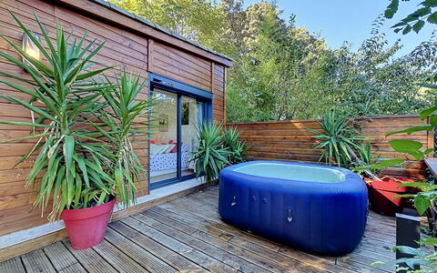 Le Chalet du Soleil: Piscina, Recurso, Hotel, Sombra, Villa, Balcón, Eco Hotel, Ciudad De Vacaciones, Fotografía Aérea