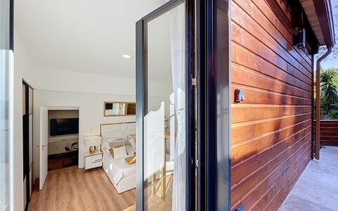 Le Chalet du Soleil: Piscina, Recurso, Hotel, Sombra, Villa, Balcón, Eco Hotel, Ciudad De Vacaciones, Fotografía Aérea
