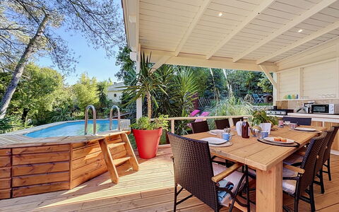 Le Chalet du Soleil: Piscina, Recurso, Hotel, Sombra, Villa, Balcón, Eco Hotel, Ciudad De Vacaciones, Fotografía Aérea