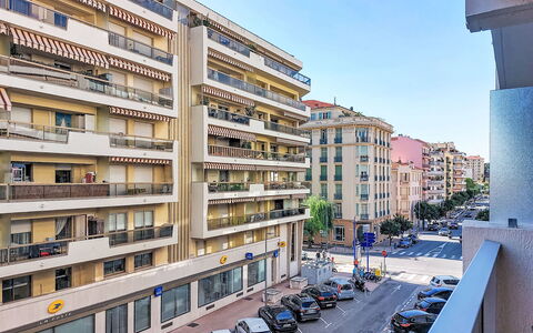Le Georges V: Piscina, Recurso, Hotel, Sombra, Villa, Balcón, Eco Hotel, Ciudad De Vacaciones, Fotografía Aérea