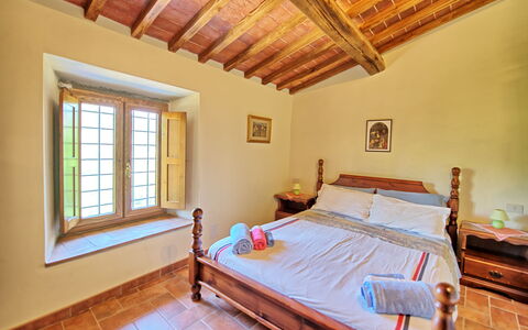 Poggio Conca: Habitación, Propiedad, Habitación, Cama, Mueble, Edificio, Techo, Casa, Bienes Raíces, Sábana