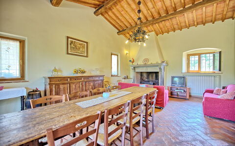 Poggio Conca: Propiedad, Habitación, Mueble, Edificio, Techo, Diseño De Interiores, Casa, Bienes Raíces, Suelo, Mesa