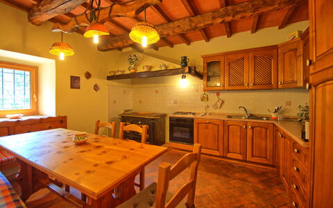 Poggio Conca: Habitación, Propiedad, Mueble, Edificio, Mostrador, Cocina, Haz, Gabinetes, Casa, Techo