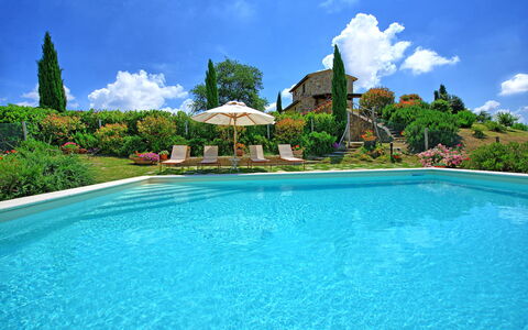 Castelmuzio: Piscina, Propiedad, Recurso, Vacaciones, Bienes Raíces, Edificio, Casa, Ocio, Villa, Ciudad De Vacaciones