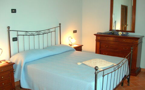 Villa Saida: Habitación, Cama, Mueble, Habitación, Sábana, Propiedad, Marco De La Cama, Suelo, Colchón, Lecho
